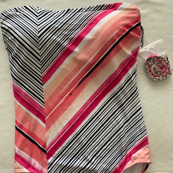 Calvin Klein One Piece Bathing Suit with removable straps and cups Size 6 NWT - Picture 1 of 6